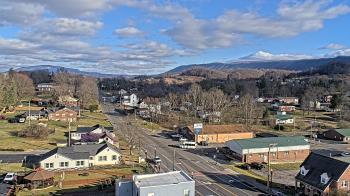 Weather camera view of Russell County Courthouse.