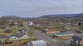 Weather camera view of Russell County Courthouse.