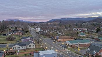 Weather camera view of Russell County Courthouse.