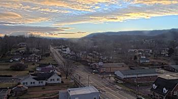 Weather camera view of Russell County Courthouse.