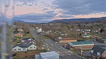 Weather camera view of Russell County Courthouse.