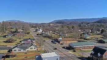 Weather camera view of Russell County Courthouse.