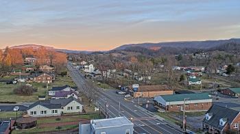 Weather camera view of Russell County Courthouse.