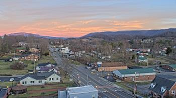 Weather camera view of Russell County Courthouse.
