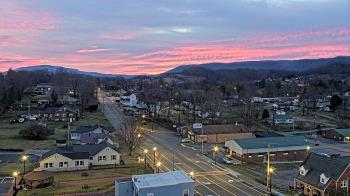 Weather camera view of Russell County Courthouse.