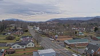 Weather camera view of Russell County Courthouse.
