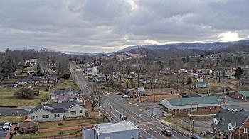 Weather camera view of Russell County Courthouse.
