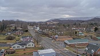 Weather camera view of Russell County Courthouse.