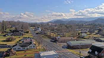 Weather camera view of Russell County Courthouse.