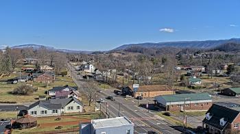 Weather camera view of Russell County Courthouse.