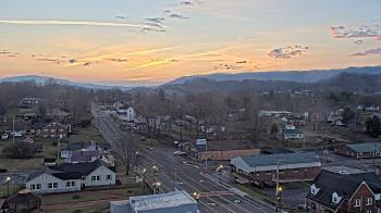 Weather camera view of Russell County Courthouse.