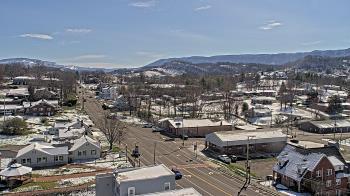 Weather camera view of Russell County Courthouse.