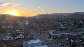 Weather camera view of Russell County Courthouse.