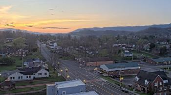 Weather camera view of Russell County Courthouse.