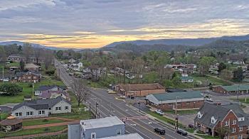 Weather camera view of Russell County Courthouse.