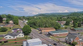 Weather camera view of Russell County Courthouse.