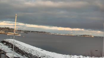 Weather camera view of Beach Point Club.