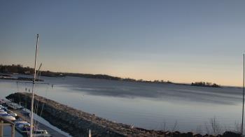 Weather camera view of Beach Point Club.