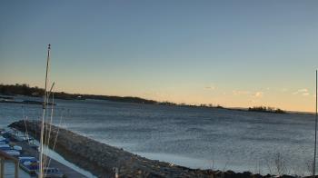 Weather camera view of Beach Point Club.