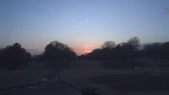 Weather camera view of Windyke Country Club.