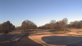 Weather camera view of Windyke Country Club.