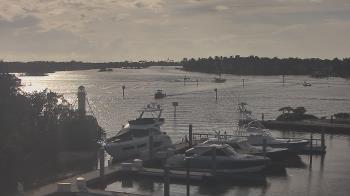 Weather camera view of Hamilton Harbor Yacht Club.
