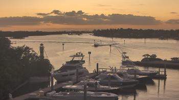 Weather camera view of Hamilton Harbor Yacht Club.