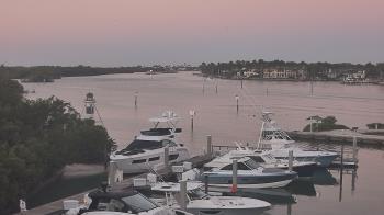 Weather camera view of Hamilton Harbor Yacht Club.