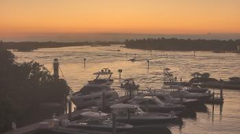 Weather camera view of Hamilton Harbor Yacht Club.