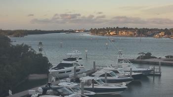 Weather camera view of Hamilton Harbor Yacht Club.