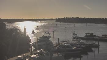 Weather camera view of Hamilton Harbor Yacht Club.