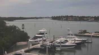 Weather camera view of Hamilton Harbor Yacht Club.