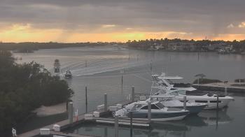 Weather camera view of Hamilton Harbor Yacht Club.