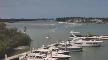 Weather camera view of Hamilton Harbor Yacht Club.