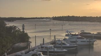 Weather camera view of Hamilton Harbor Yacht Club.