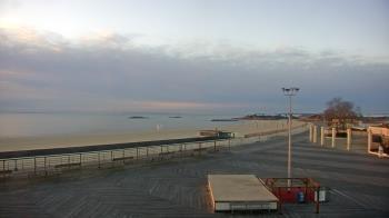 Weather camera view of Ocean Beach Park.