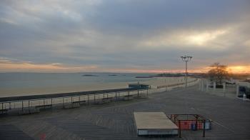 Weather camera view of Ocean Beach Park.
