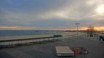 Weather camera view of Ocean Beach Park.
