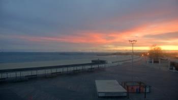Weather camera view of Ocean Beach Park.
