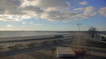 Weather camera view of Ocean Beach Park.