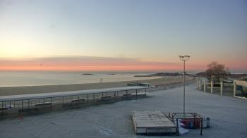 Weather camera view of Ocean Beach Park.