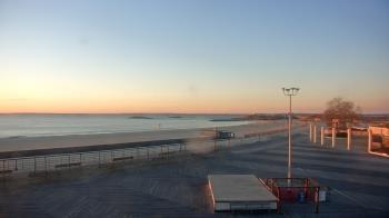Weather camera view of Ocean Beach Park.