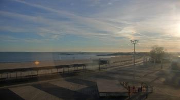 Weather camera view of Ocean Beach Park.