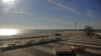 Weather camera view of Ocean Beach Park.