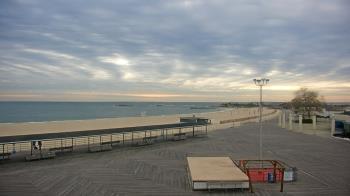 Weather camera view of Ocean Beach Park.