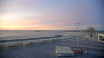 Weather camera view of Ocean Beach Park.