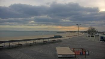 Weather camera view of Ocean Beach Park.