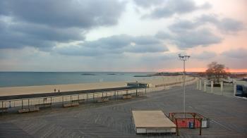 Weather camera view of Ocean Beach Park.