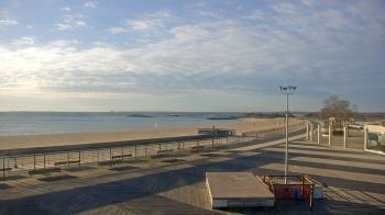 Weather camera view of Ocean Beach Park.