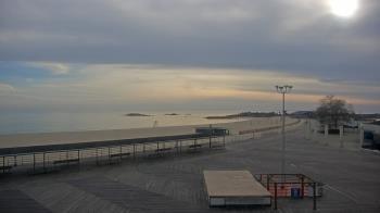 Weather camera view of Ocean Beach Park.